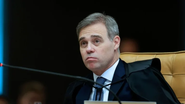 Mendonça expõe tensão no Supremo após fala sobre Vorcaro