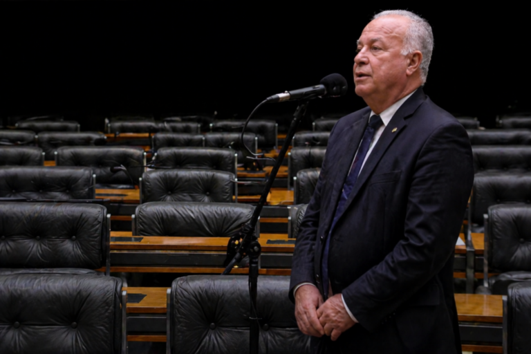 Fim da escala 6×1 avança na Câmara e acende alerta no mercado de trabalho