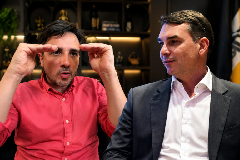 Nos bastidores da corrida presidencial, campanha de Flávio Bolsonaro tenta evitar embate direto com Renan Santos